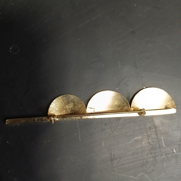 Long goldtone brooch - Picture 2 of 3